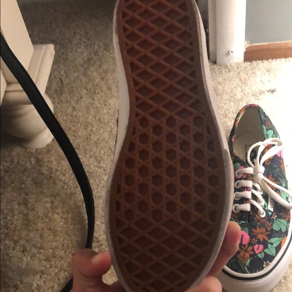 VANS only wore once - Picture 3 of 7